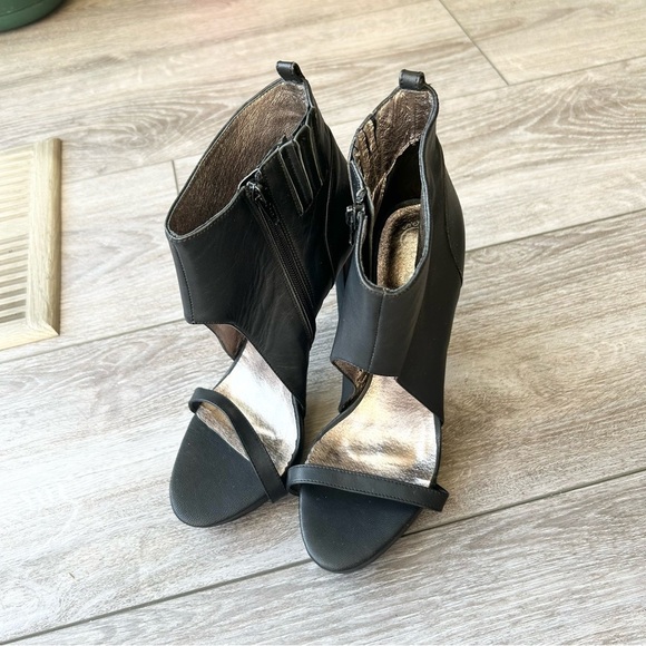 Jeffrey Campbell Sine Leather Bootie - Picture 2 of 13